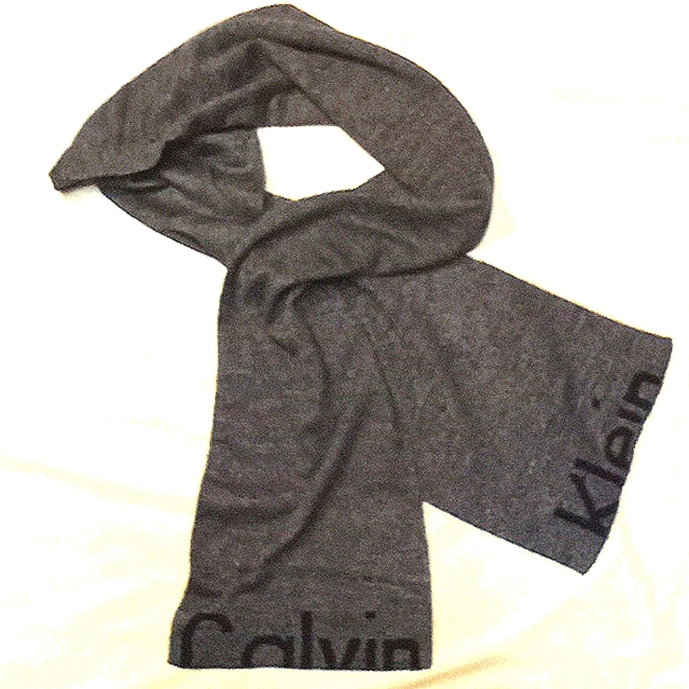 EUC CALVIN KLEIN long gray and black scarf